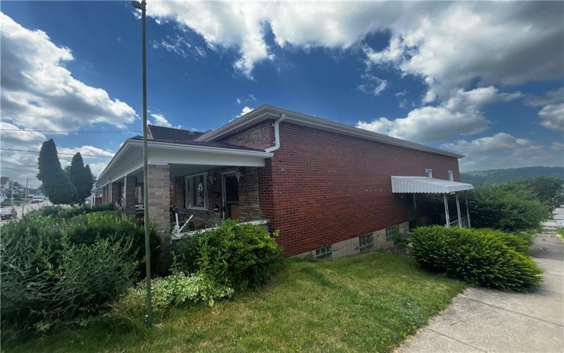 2031 Victoria Ave, New Kensington, 15068, 2 Bedrooms Bedrooms, ,2 BathroomsBathrooms,Residential,For Sale,Victoria Ave,1763392