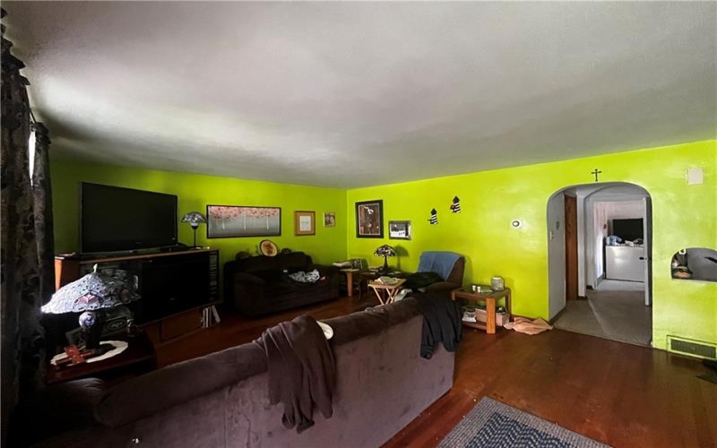 2031 Victoria Ave, New Kensington, 15068, 2 Bedrooms Bedrooms, ,2 BathroomsBathrooms,Residential,For Sale,Victoria Ave,1763392
