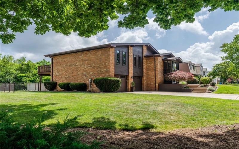 101 Regency Circle, Lower Burrell, 15068, 3 Bedrooms Bedrooms, 10 Rooms Rooms,3 BathroomsBathrooms,Residential,For Sale,Regency Circle,1763416