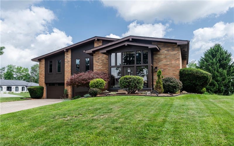 101 Regency Circle, Lower Burrell, 15068, 3 Bedrooms Bedrooms, 10 Rooms Rooms,3 BathroomsBathrooms,Residential,For Sale,Regency Circle,1763416