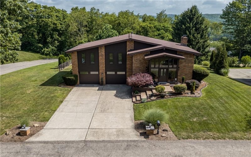 101 Regency Circle, Lower Burrell, 15068, 3 Bedrooms Bedrooms, 10 Rooms Rooms,3 BathroomsBathrooms,Residential,For Sale,Regency Circle,1763416