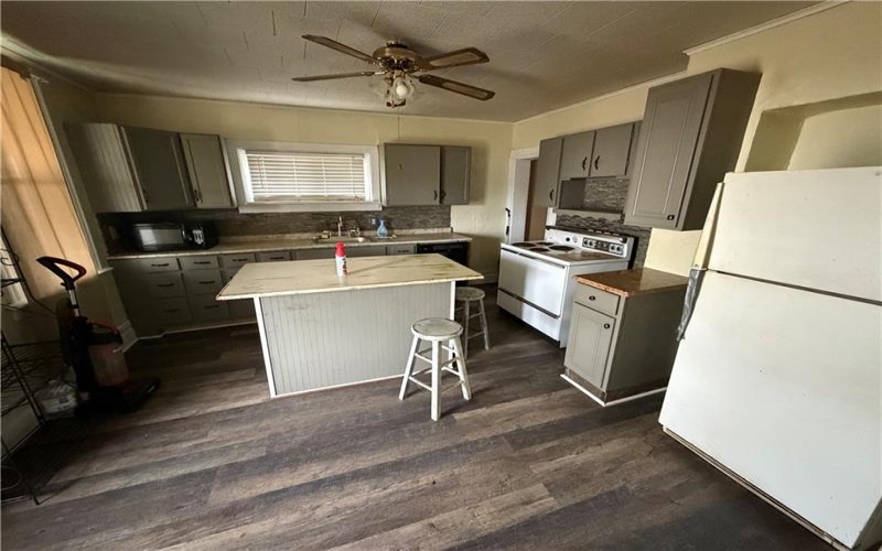 28 Grant St, New Salem, 15468, 3 Bedrooms Bedrooms, ,1.1 BathroomsBathrooms,Residential,For Sale,Grant St,1763425
