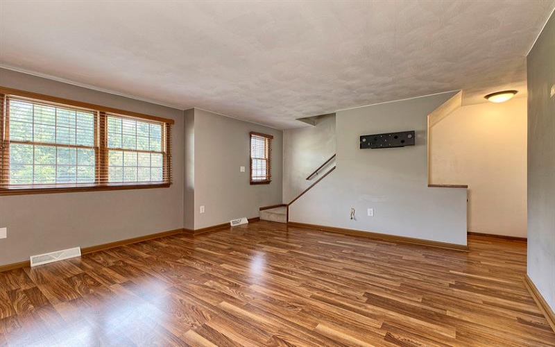 1128 Cranston Drive, Greensburg, 15601, 2 Bedrooms Bedrooms, 6 Rooms Rooms,1.1 BathroomsBathrooms,Residential,For Sale,Cranston Drive,1763512