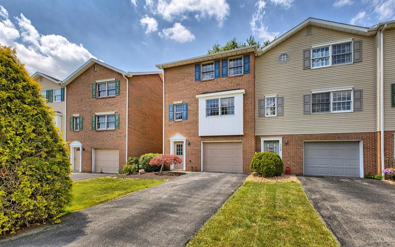 1128 Cranston Drive, Greensburg, 15601, 2 Bedrooms Bedrooms, 6 Rooms Rooms,1.1 BathroomsBathrooms,Residential,For Sale,Cranston Drive,1763512