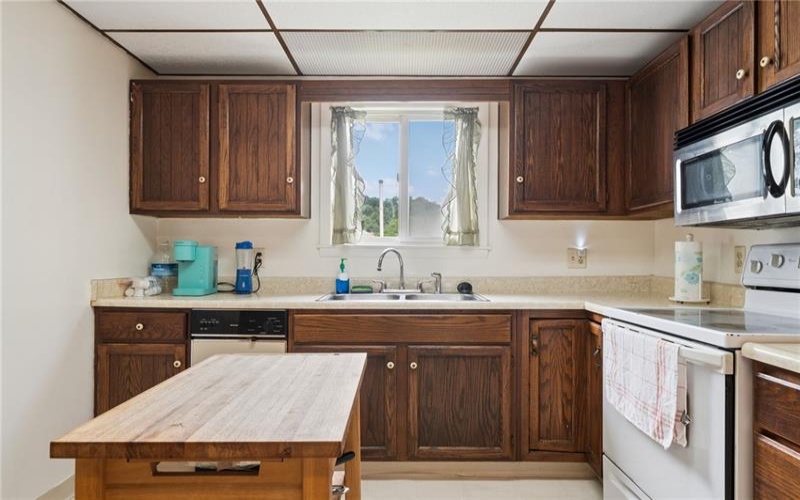 2007 Western, Greensburg, 15601, 3 Bedrooms Bedrooms, 8 Rooms Rooms,2.1 BathroomsBathrooms,Residential,For Sale,Western,1763608