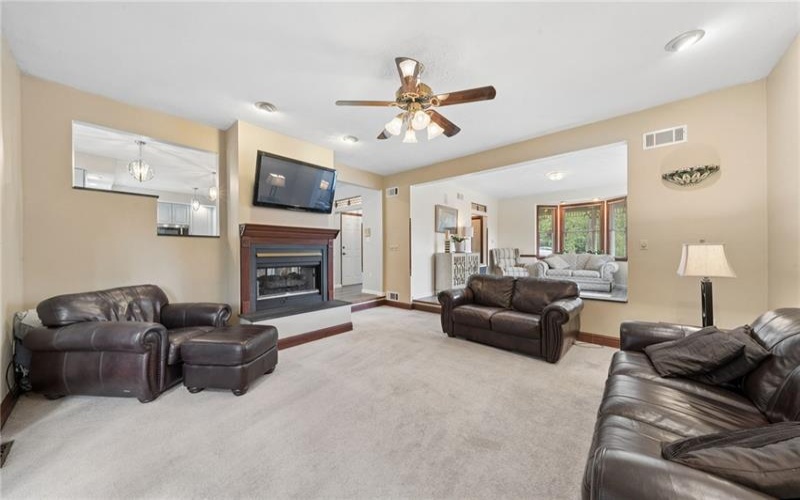 610 Kingfred Dr, Irwin, 15642, 3 Bedrooms Bedrooms, 10 Rooms Rooms,4.1 BathroomsBathrooms,Residential,For Sale,Kingfred Dr,1763638
