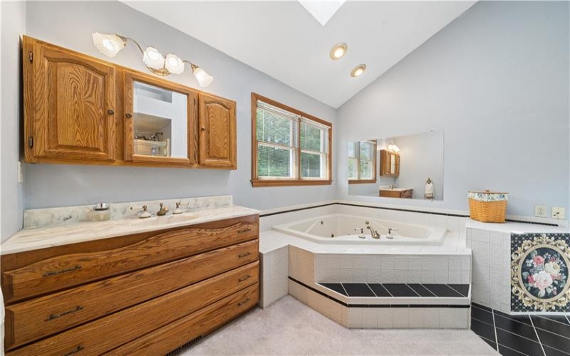 610 Kingfred Dr, Irwin, 15642, 3 Bedrooms Bedrooms, 10 Rooms Rooms,4.1 BathroomsBathrooms,Residential,For Sale,Kingfred Dr,1763638