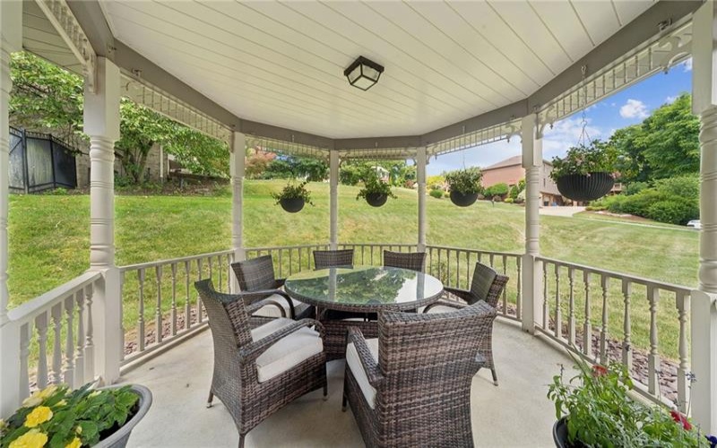 610 Kingfred Dr, Irwin, 15642, 3 Bedrooms Bedrooms, 10 Rooms Rooms,4.1 BathroomsBathrooms,Residential,For Sale,Kingfred Dr,1763638