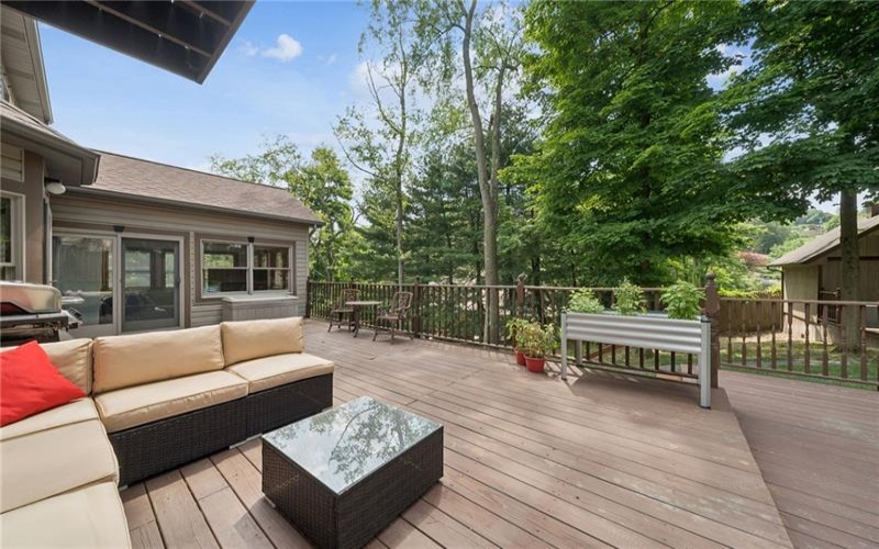 610 Kingfred Dr, Irwin, 15642, 3 Bedrooms Bedrooms, 10 Rooms Rooms,4.1 BathroomsBathrooms,Residential,For Sale,Kingfred Dr,1763638