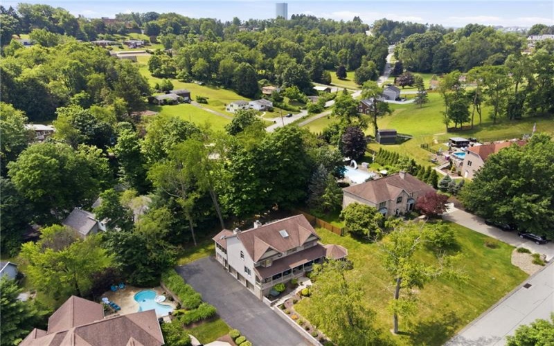 610 Kingfred Dr, Irwin, 15642, 3 Bedrooms Bedrooms, 10 Rooms Rooms,4.1 BathroomsBathrooms,Residential,For Sale,Kingfred Dr,1763638