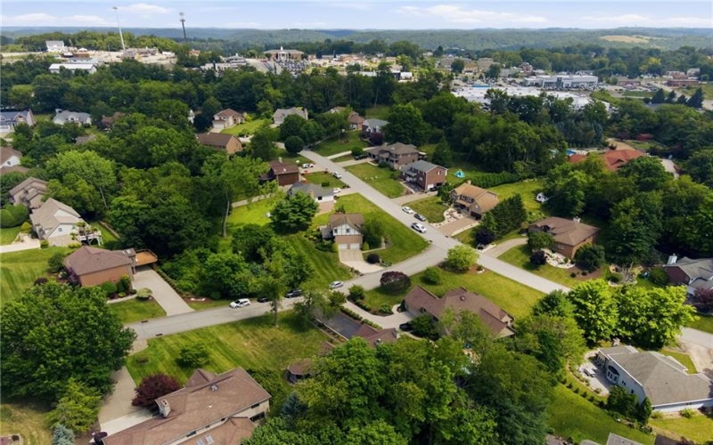 610 Kingfred Dr, Irwin, 15642, 3 Bedrooms Bedrooms, 10 Rooms Rooms,4.1 BathroomsBathrooms,Residential,For Sale,Kingfred Dr,1763638