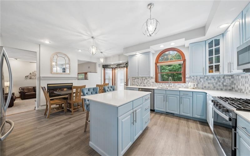 610 Kingfred Dr, Irwin, 15642, 3 Bedrooms Bedrooms, 10 Rooms Rooms,4.1 BathroomsBathrooms,Residential,For Sale,Kingfred Dr,1763638