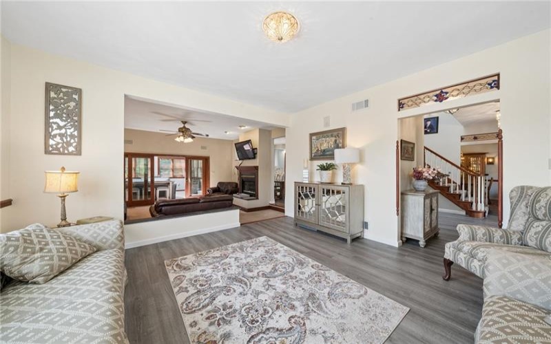 610 Kingfred Dr, Irwin, 15642, 3 Bedrooms Bedrooms, 10 Rooms Rooms,4.1 BathroomsBathrooms,Residential,For Sale,Kingfred Dr,1763638
