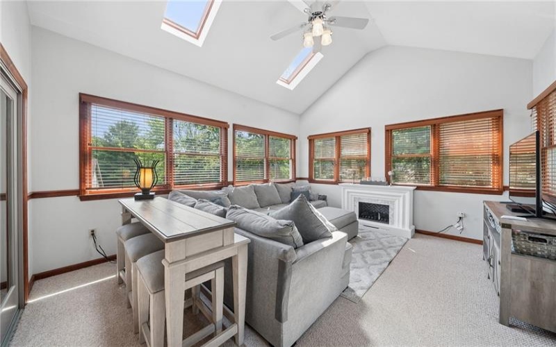 610 Kingfred Dr, Irwin, 15642, 3 Bedrooms Bedrooms, 10 Rooms Rooms,4.1 BathroomsBathrooms,Residential,For Sale,Kingfred Dr,1763638
