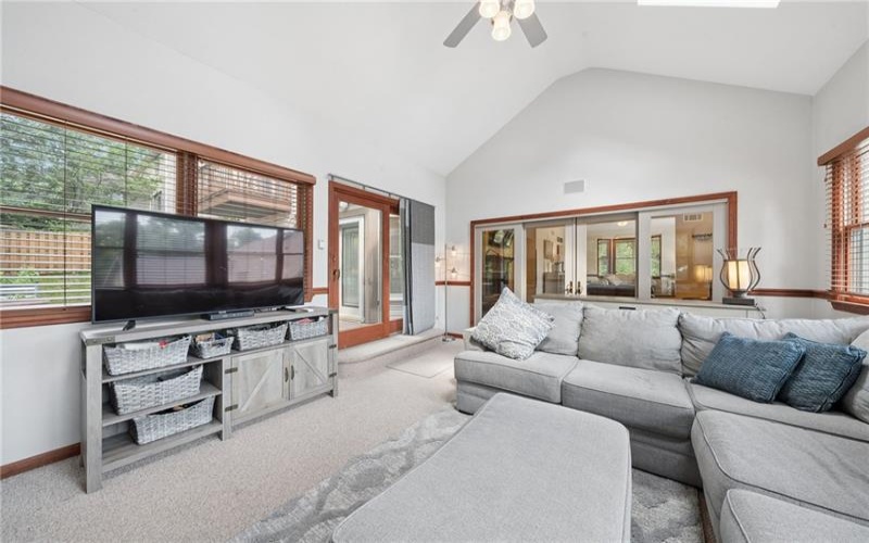 610 Kingfred Dr, Irwin, 15642, 3 Bedrooms Bedrooms, 10 Rooms Rooms,4.1 BathroomsBathrooms,Residential,For Sale,Kingfred Dr,1763638