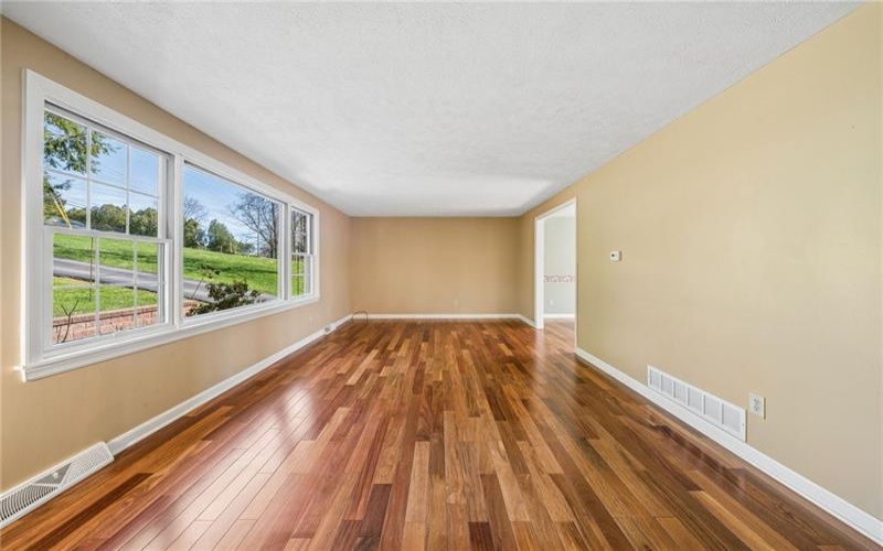 3638 School Rd, Murrysville, 15668, 4 Bedrooms Bedrooms, 10 Rooms Rooms,2.1 BathroomsBathrooms,Residential,For Sale,School Rd,1763647