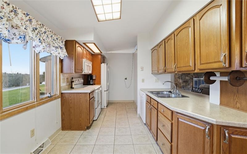 537 Lebanon School Rd, Rostraver Twp, 15012, 3 Bedrooms Bedrooms, 9 Rooms Rooms,3 BathroomsBathrooms,Residential,For Sale,Lebanon School Rd,1763725