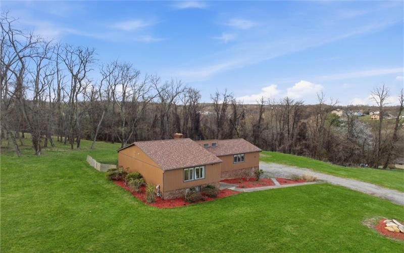 537 Lebanon School Rd, Rostraver Twp, 15012, 3 Bedrooms Bedrooms, 9 Rooms Rooms,3 BathroomsBathrooms,Residential,For Sale,Lebanon School Rd,1763725