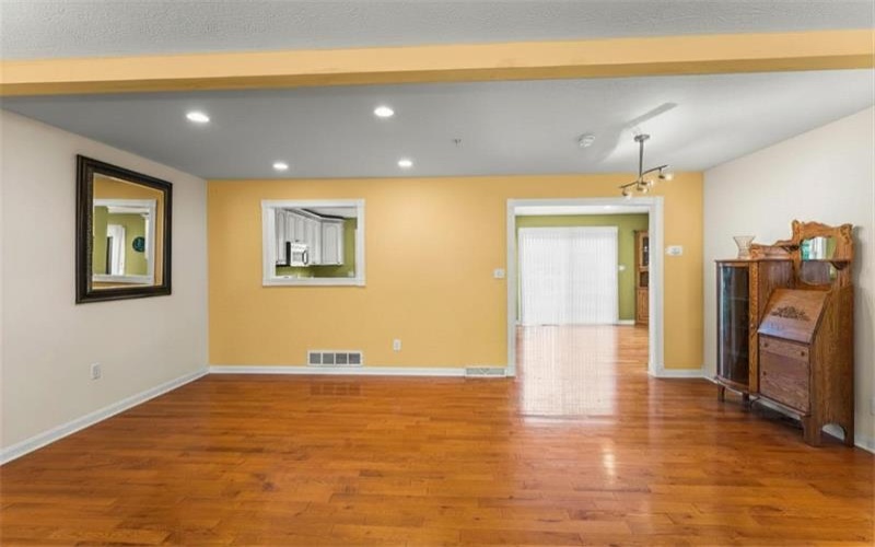 1053 Waterford Ct E, Canonsburg, 15317, 3 Bedrooms Bedrooms, ,2.1 BathroomsBathrooms,Residential,For Sale,Waterford Ct E,1763774