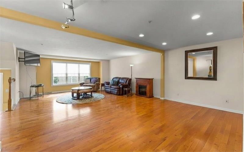 1053 Waterford Ct E, Canonsburg, 15317, 3 Bedrooms Bedrooms, ,2.1 BathroomsBathrooms,Residential,For Sale,Waterford Ct E,1763774
