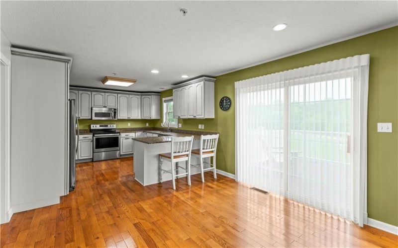 1053 Waterford Ct E, Canonsburg, 15317, 3 Bedrooms Bedrooms, ,2.1 BathroomsBathrooms,Residential,For Sale,Waterford Ct E,1763774