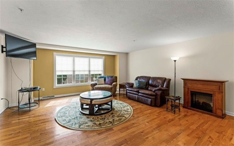 1053 Waterford Ct E, Canonsburg, 15317, 3 Bedrooms Bedrooms, ,2.1 BathroomsBathrooms,Residential,For Sale,Waterford Ct E,1763774