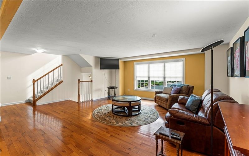 1053 Waterford Ct E, Canonsburg, 15317, 3 Bedrooms Bedrooms, ,2.1 BathroomsBathrooms,Residential,For Sale,Waterford Ct E,1763774