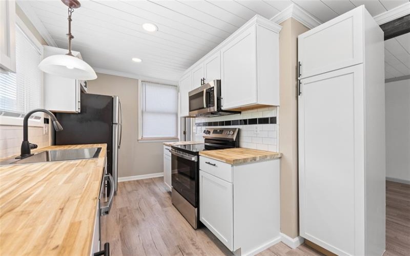 305 Spring Ln, West Newton, 15089, 1 Bedroom Bedrooms, ,1 BathroomBathrooms,Residential,For Sale,Spring Ln,1763868