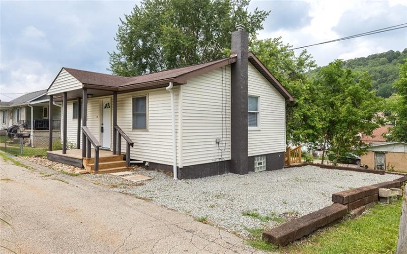 305 Spring Ln, West Newton, 15089, 1 Bedroom Bedrooms, ,1 BathroomBathrooms,Residential,For Sale,Spring Ln,1763868