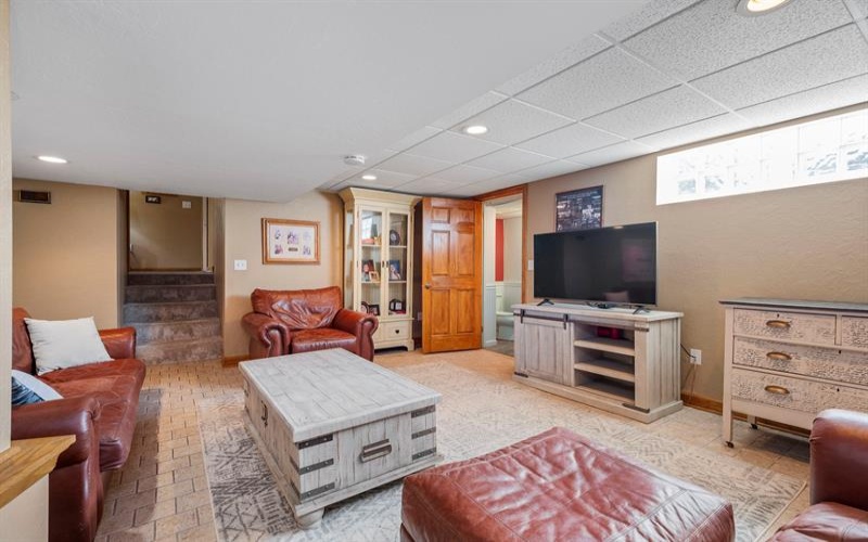 247 Mary DRIVE, New Kensington, 15068, 3 Bedrooms Bedrooms, 9 Rooms Rooms,2.1 BathroomsBathrooms,Residential,For Sale,Mary,1763881