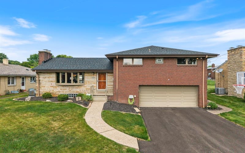 247 Mary DRIVE, New Kensington, 15068, 3 Bedrooms Bedrooms, 9 Rooms Rooms,2.1 BathroomsBathrooms,Residential,For Sale,Mary,1763881