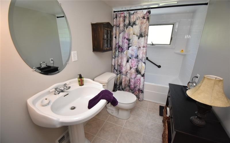 426 Station Rd, Scenery Hill, 15360, 4 Bedrooms Bedrooms, ,2 BathroomsBathrooms,Residential,For Sale,Station Rd,1763924