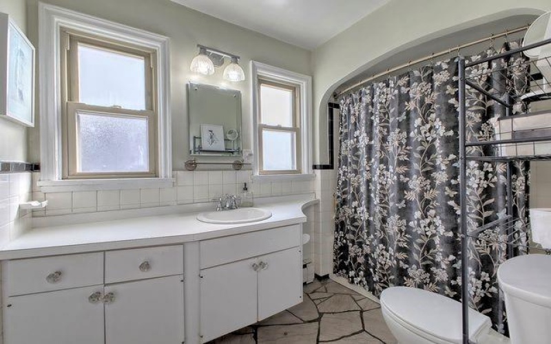 200 College Ave, Mount Pleasant, 15666, 3 Bedrooms Bedrooms, 8 Rooms Rooms,1.1 BathroomsBathrooms,Residential,For Sale,College Ave,1763942