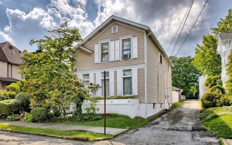 200 College Ave, Mount Pleasant, 15666, 3 Bedrooms Bedrooms, 8 Rooms Rooms,1.1 BathroomsBathrooms,Residential,For Sale,College Ave,1763942