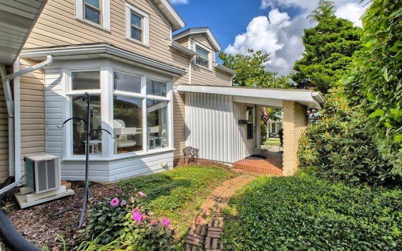 200 College Ave, Mount Pleasant, 15666, 3 Bedrooms Bedrooms, 8 Rooms Rooms,1.1 BathroomsBathrooms,Residential,For Sale,College Ave,1763942