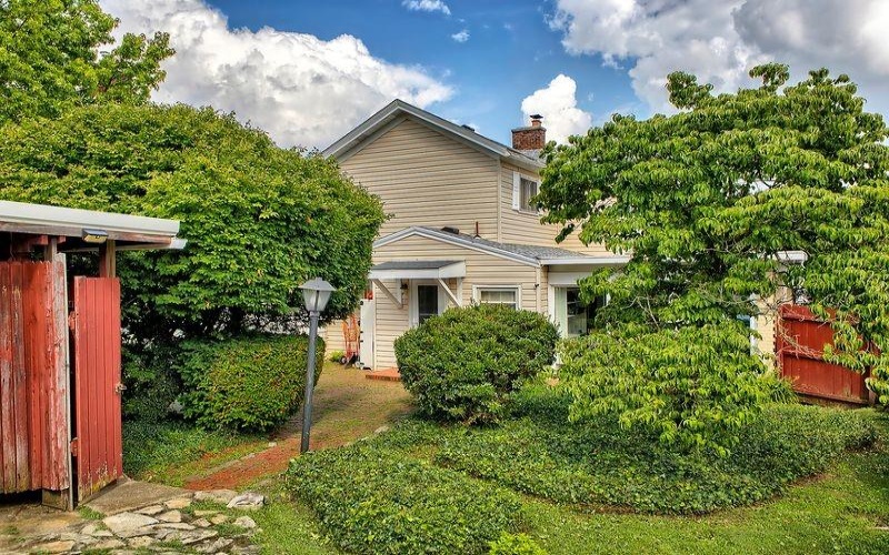 200 College Ave, Mount Pleasant, 15666, 3 Bedrooms Bedrooms, 8 Rooms Rooms,1.1 BathroomsBathrooms,Residential,For Sale,College Ave,1763942