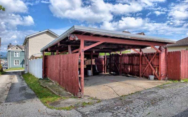 200 College Ave, Mount Pleasant, 15666, 3 Bedrooms Bedrooms, 8 Rooms Rooms,1.1 BathroomsBathrooms,Residential,For Sale,College Ave,1763942