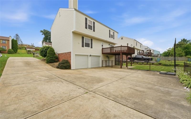 328 Whitney Chase Lane, Irwin, 15642, 3 Bedrooms Bedrooms, 9 Rooms Rooms,2.1 BathroomsBathrooms,Residential,For Sale,Whitney Chase Lane,1763945