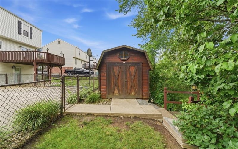 328 Whitney Chase Lane, Irwin, 15642, 3 Bedrooms Bedrooms, 9 Rooms Rooms,2.1 BathroomsBathrooms,Residential,For Sale,Whitney Chase Lane,1763945