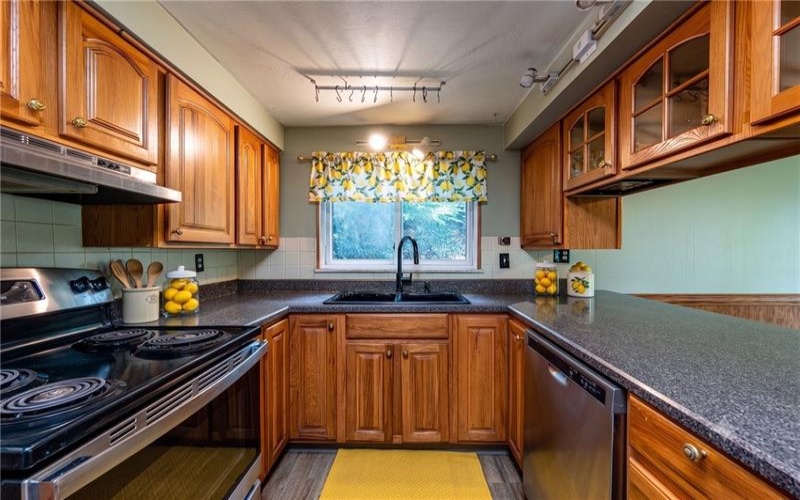 486 Woodlawn Ave, Jeannette, 15644, 2 Bedrooms Bedrooms, 7 Rooms Rooms,1.1 BathroomsBathrooms,Residential,For Sale,Woodlawn Ave,1763975