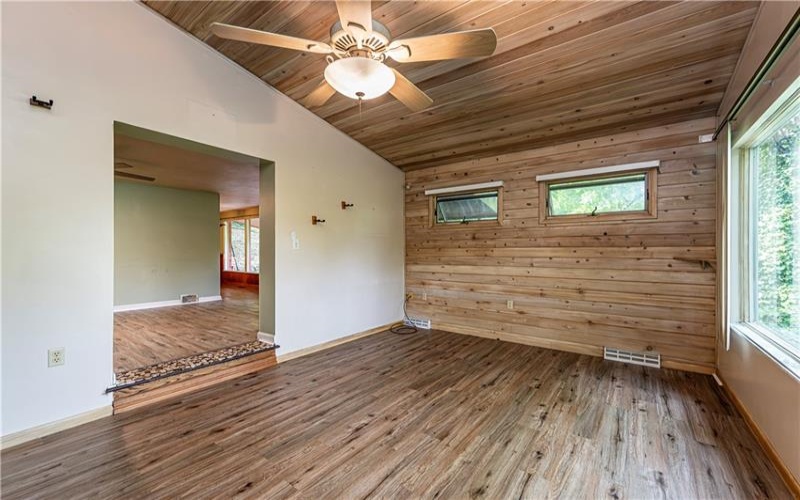 486 Woodlawn Ave, Jeannette, 15644, 2 Bedrooms Bedrooms, 7 Rooms Rooms,1.1 BathroomsBathrooms,Residential,For Sale,Woodlawn Ave,1763975