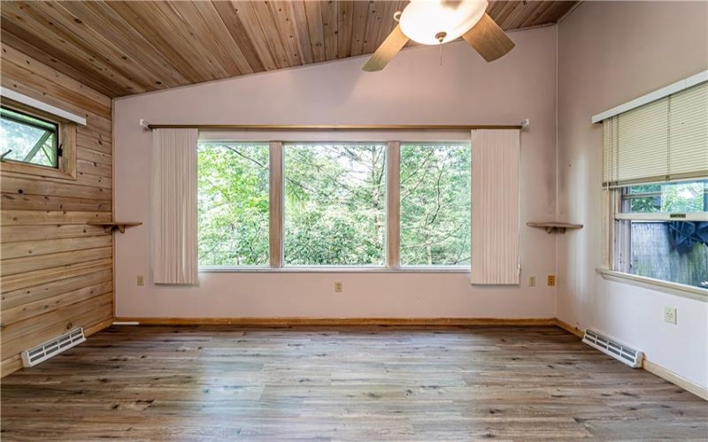 486 Woodlawn Ave, Jeannette, 15644, 2 Bedrooms Bedrooms, 7 Rooms Rooms,1.1 BathroomsBathrooms,Residential,For Sale,Woodlawn Ave,1763975