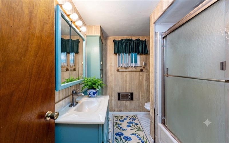 486 Woodlawn Ave, Jeannette, 15644, 2 Bedrooms Bedrooms, 7 Rooms Rooms,1.1 BathroomsBathrooms,Residential,For Sale,Woodlawn Ave,1763975