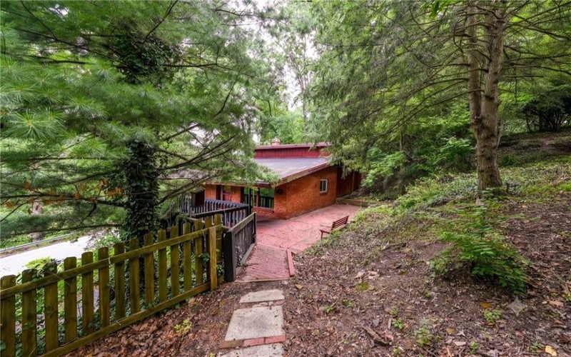 486 Woodlawn Ave, Jeannette, 15644, 2 Bedrooms Bedrooms, 7 Rooms Rooms,1.1 BathroomsBathrooms,Residential,For Sale,Woodlawn Ave,1763975