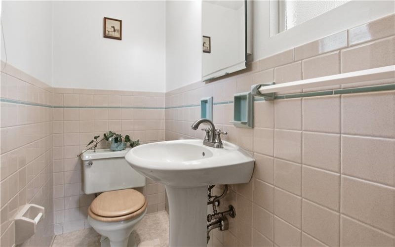 116 Hidden Valley Road, Canonsburg, 15317, 3 Bedrooms Bedrooms, 11 Rooms Rooms,1.2 BathroomsBathrooms,Residential,For Sale,Hidden Valley Road,1764132