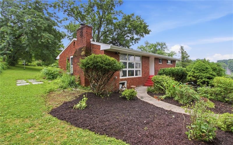 116 Hidden Valley Road, Canonsburg, 15317, 3 Bedrooms Bedrooms, 11 Rooms Rooms,1.2 BathroomsBathrooms,Residential,For Sale,Hidden Valley Road,1764132