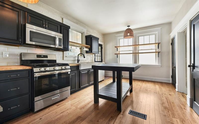 723 8th St, Irwin, 15642, 4 Bedrooms Bedrooms, 9 Rooms Rooms,2.1 BathroomsBathrooms,Residential,For Sale,8th St,1764153