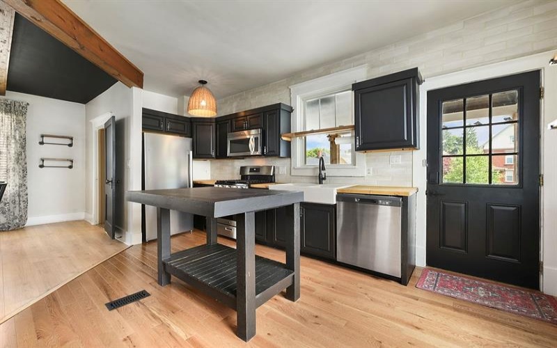 723 8th St, Irwin, 15642, 4 Bedrooms Bedrooms, 9 Rooms Rooms,2.1 BathroomsBathrooms,Residential,For Sale,8th St,1764153