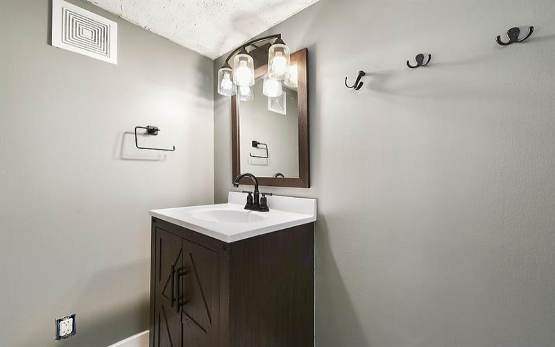 723 8th St, Irwin, 15642, 4 Bedrooms Bedrooms, 9 Rooms Rooms,2.1 BathroomsBathrooms,Residential,For Sale,8th St,1764153