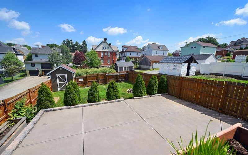 723 8th St, Irwin, 15642, 4 Bedrooms Bedrooms, 9 Rooms Rooms,2.1 BathroomsBathrooms,Residential,For Sale,8th St,1764153